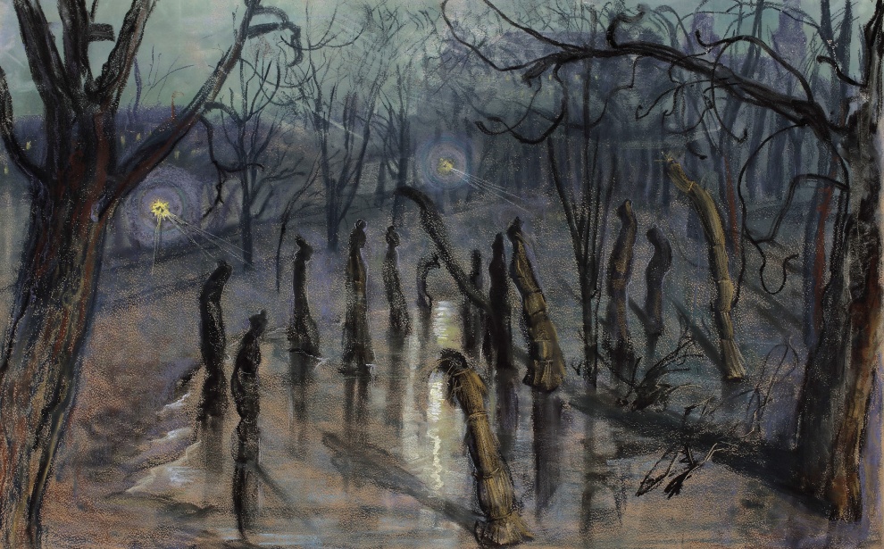 Powiększ obraz: Planty w Krakowie nocą. Pomiędzy bezlistnymi drzewami krąg chochołów, które do złudzenia przypominają ludzkie sylwetki.